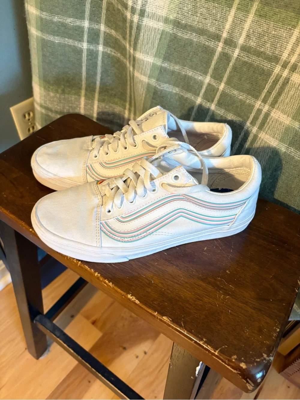 Vans old skool pride white rainbow women’s 10